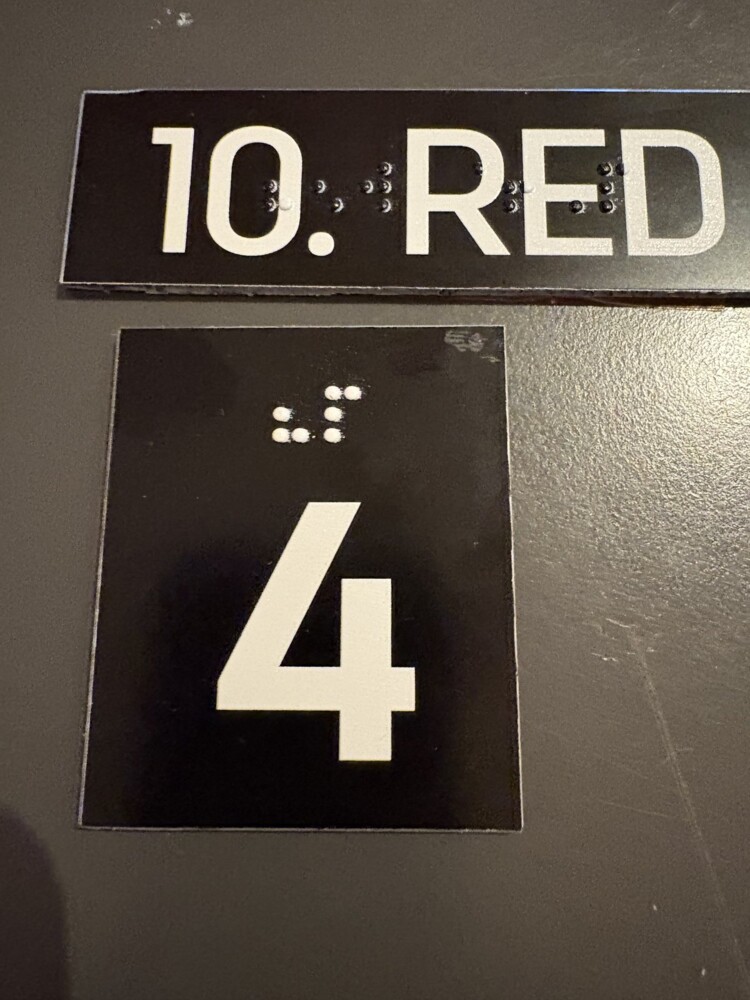Oznaka reda i sjedala Braille